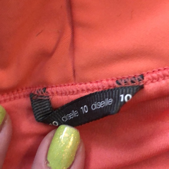 Size 10 Oiselle Roga shorts - Picture 2 of 2